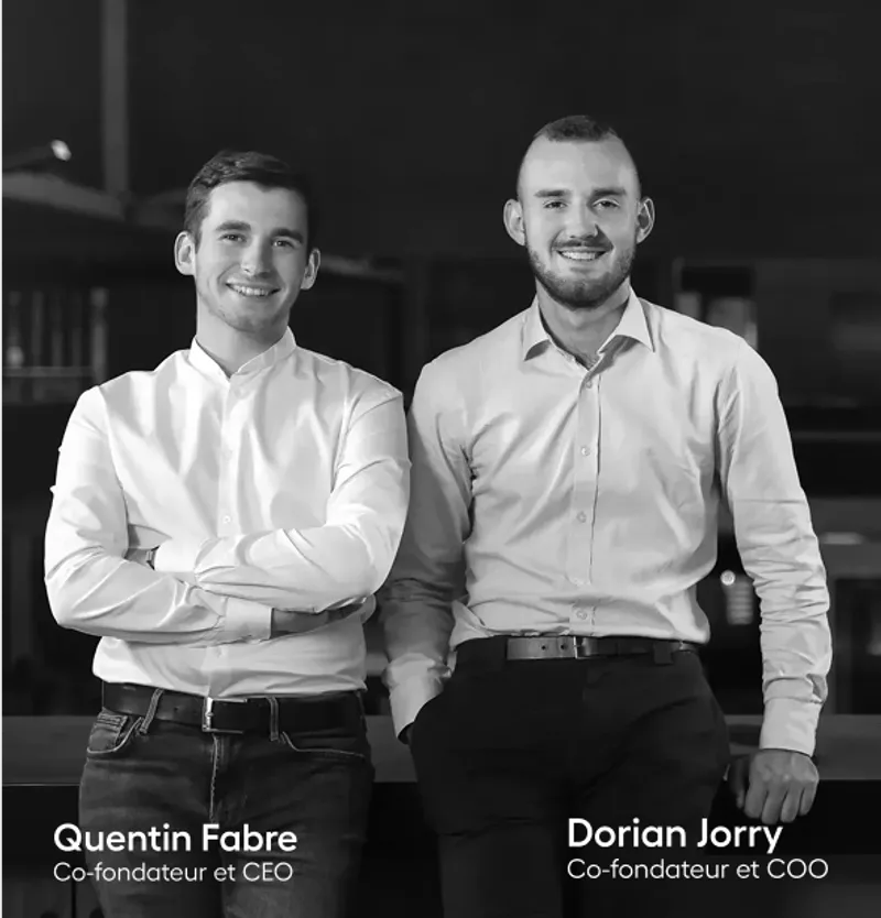 Quentin Fabre et Dorian Jorry, les deux fondateurs d'Evera, photographiés en noir et blanc